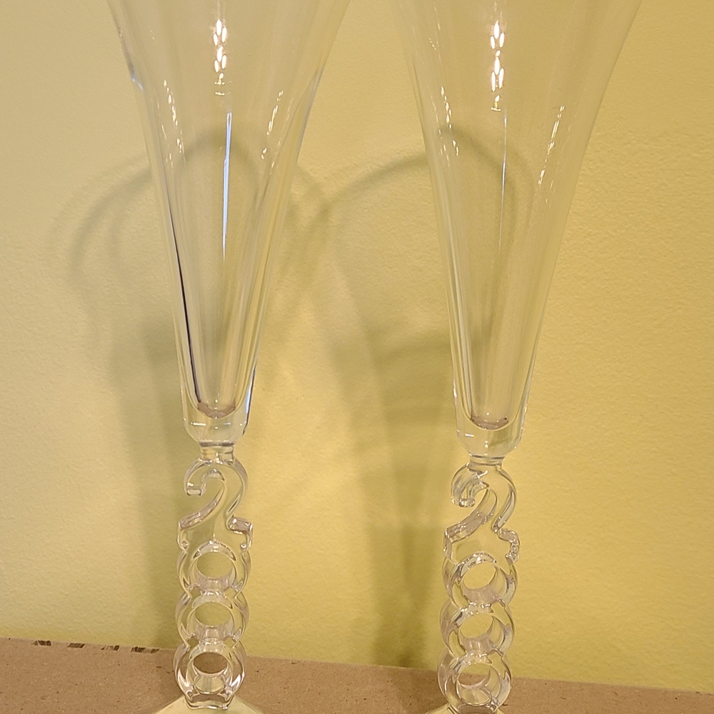 Elegant Clear Champagne Flutes with 2023 Design